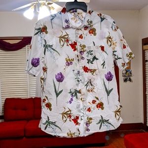 TrueCraft White Rose Garden Short Sleeve Button Down (M)